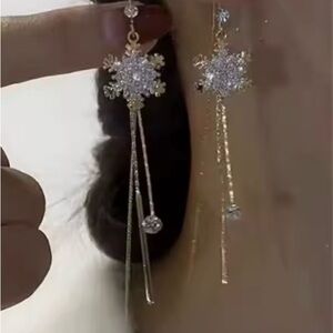 Elegant Silver Snowflake Earrings
